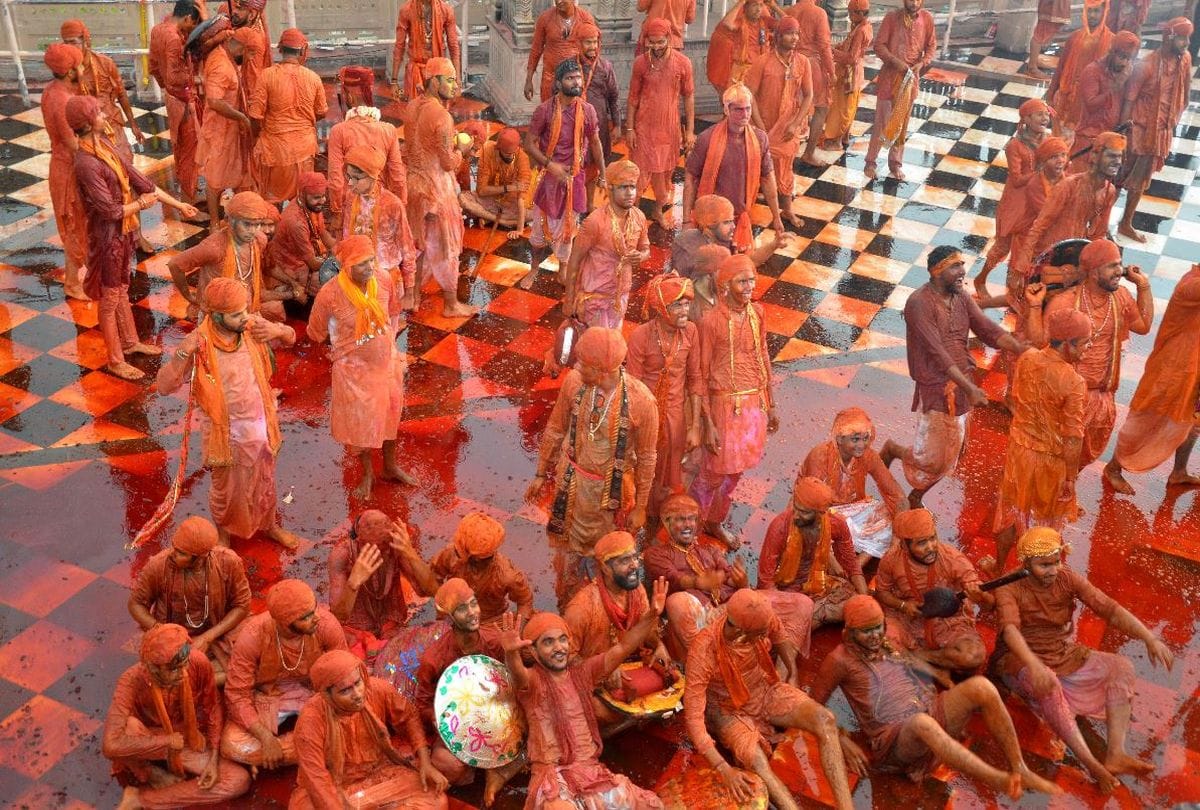 lathmar holi celebrations in barsana mathura