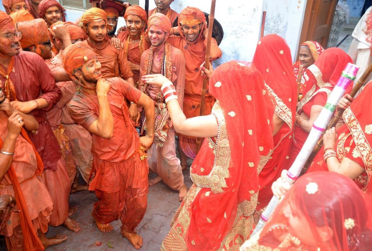lathmar holi celebrations in barsana mathura