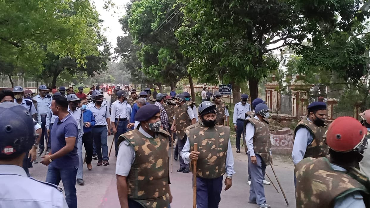 Ruckus in BHU Varanasi: Birla Hostel and LBS students fight while celebrate Holi