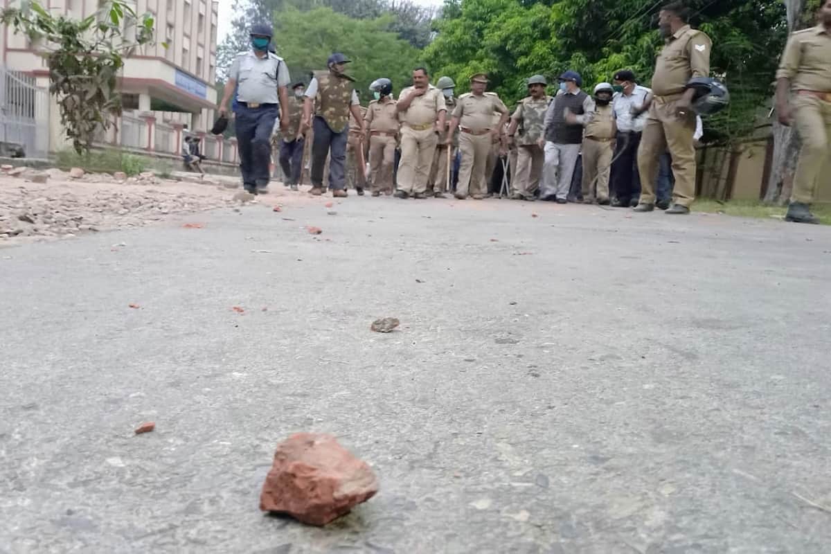 Ruckus in BHU Varanasi: Birla Hostel and LBS students fight while celebrate Holi