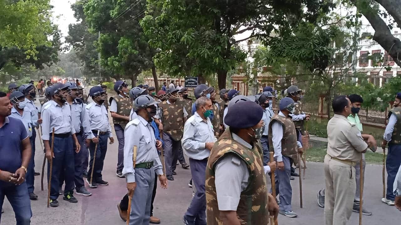 Ruckus in BHU Varanasi: Birla Hostel and LBS students fight while celebrate Holi