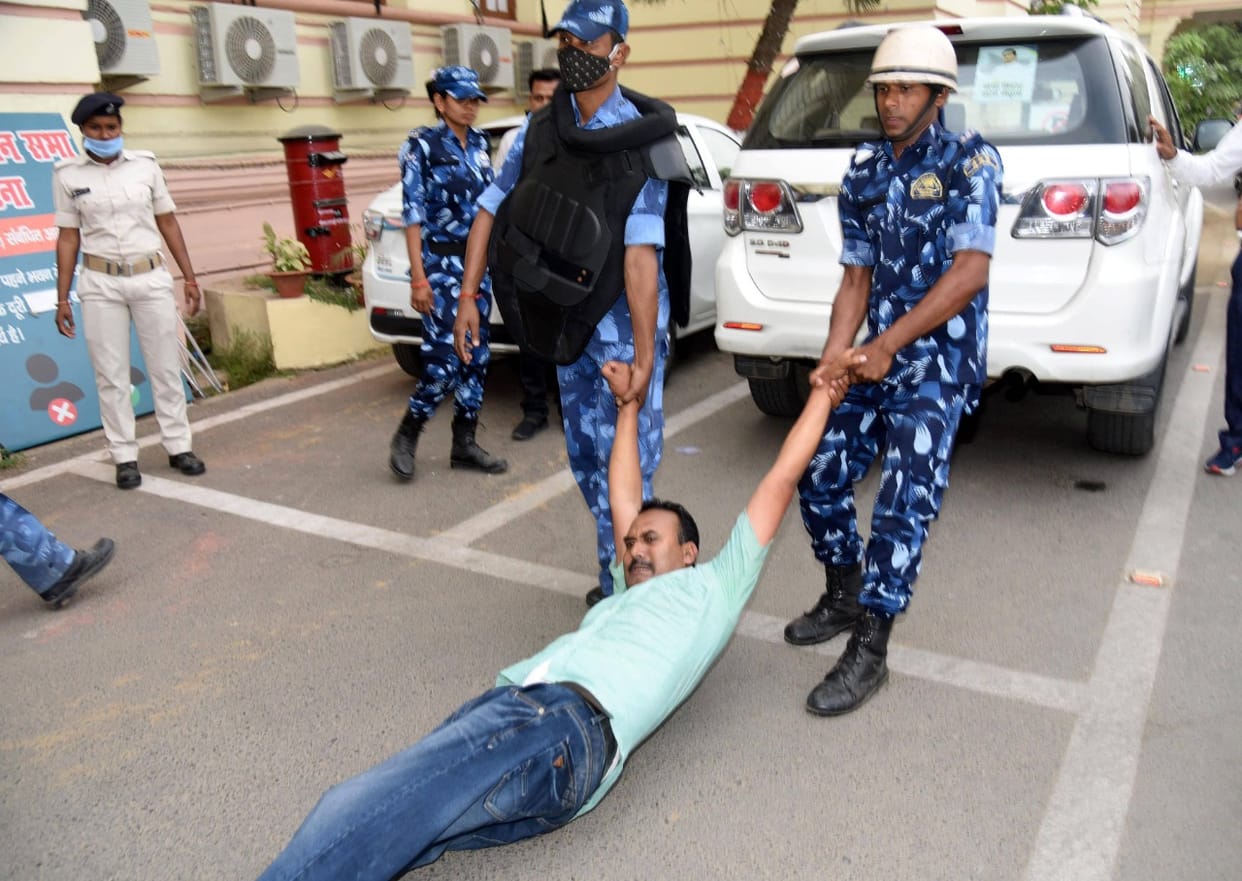 Bihar: Speaker sought to report from DGP of soldiers who misbehaved with MLAs