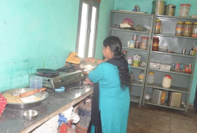 Women of Charkhi Dadri strated to earn after Husbands lost Job During Lockdown