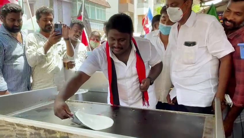DMK Virugambakkam Candidate Prabhakar Raja cook Dosa and seeks votes for Tamil Nadu assembly elections in Chennai