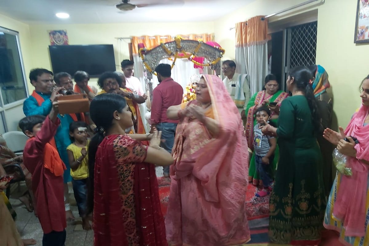 Rangbhari ekadashi: Baba Kashi vishwanath ka Geet Gavana at Mahanta Awas