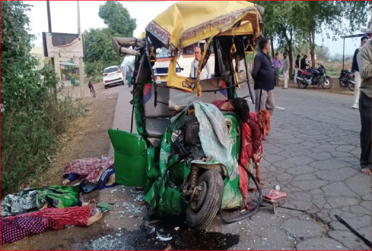 madhya pradesh gwalior accident occurred between bus and a car 10 people died on the spot