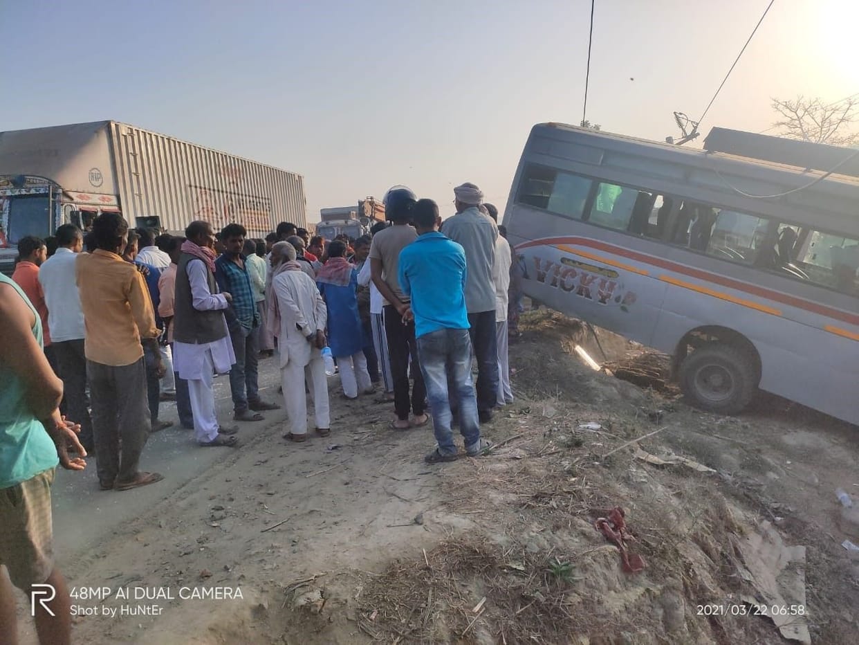 Bus of bus crashed into tractor, one killed