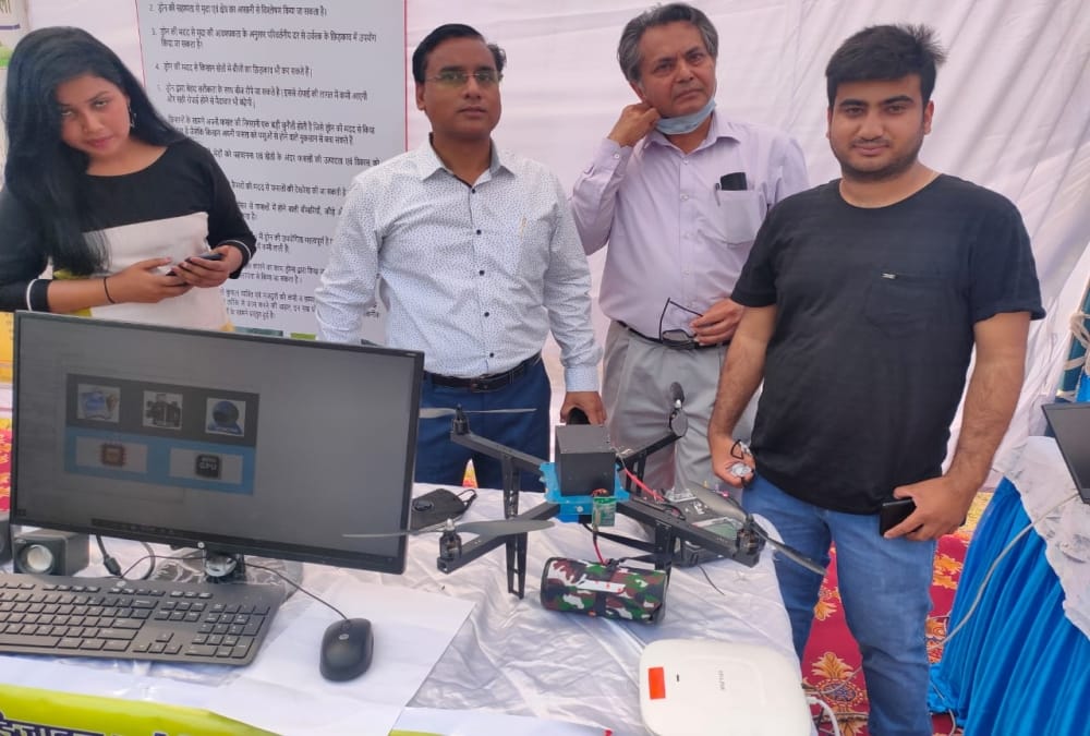 Kisan mela 2021 in Uttarakhand: Pantnagar University Girl Students Maked New Technique Drone For Farmers