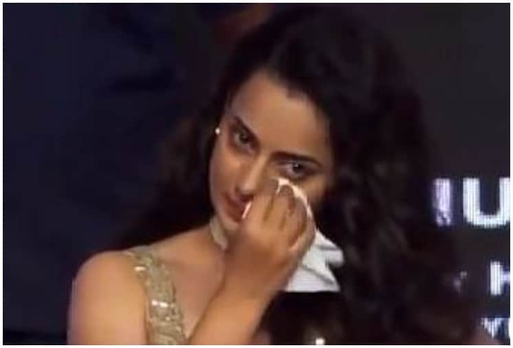 Kangana Ranaut breaks down into tears at Thaiaivi Trailer Launch Event