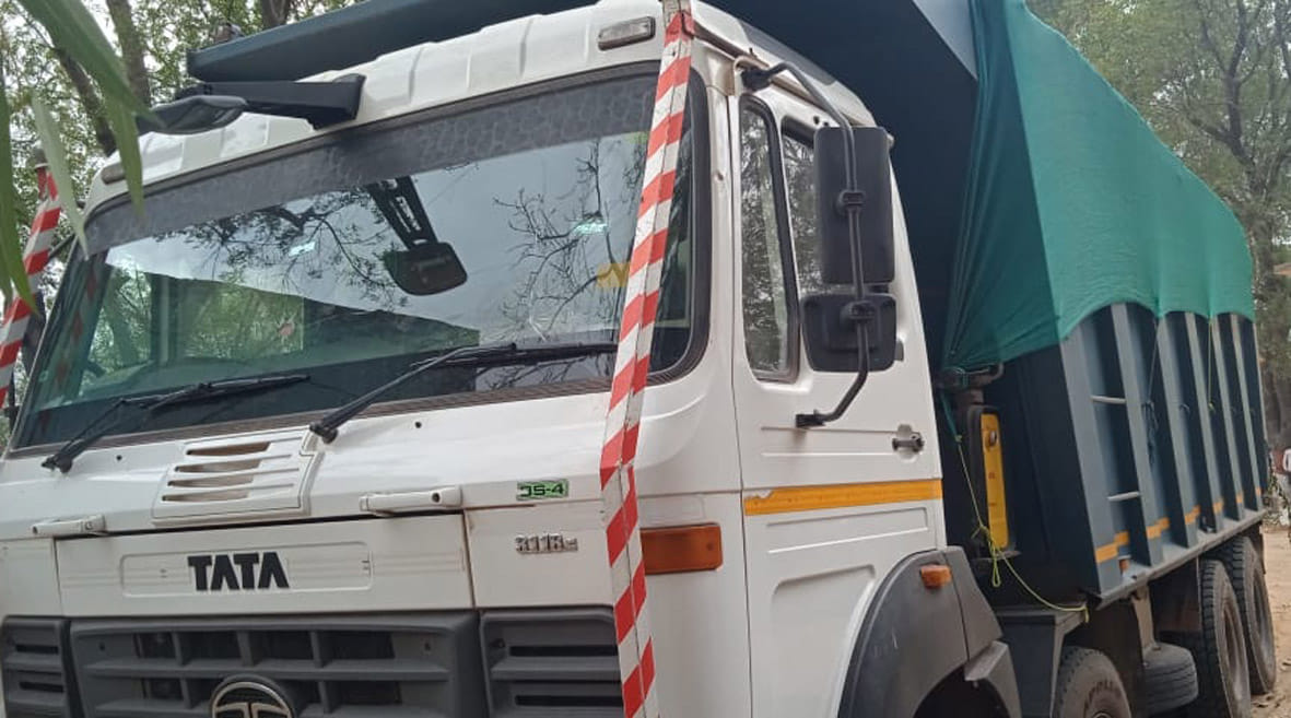 Police team Attacked by accused, one employee injured