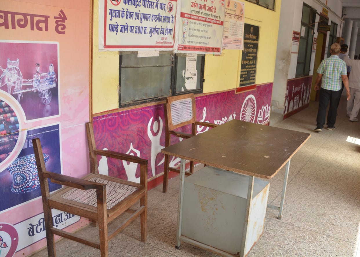 corona news,help desk,medical college firozabad,corona active case firozbad,corona help desk