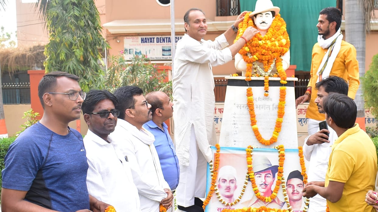Tribute paid to martyrs on sacrifice day