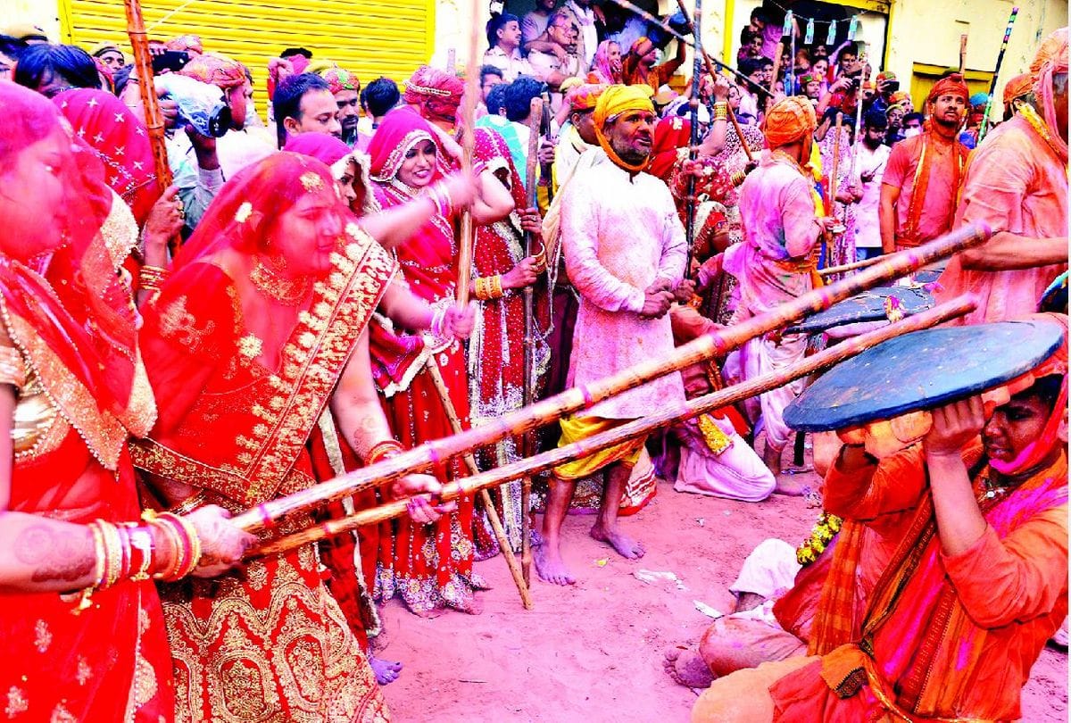 lathmar holi celebrated in mathura barsana