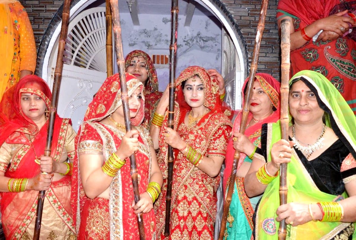 lathmar holi celebrated in mathura barsana