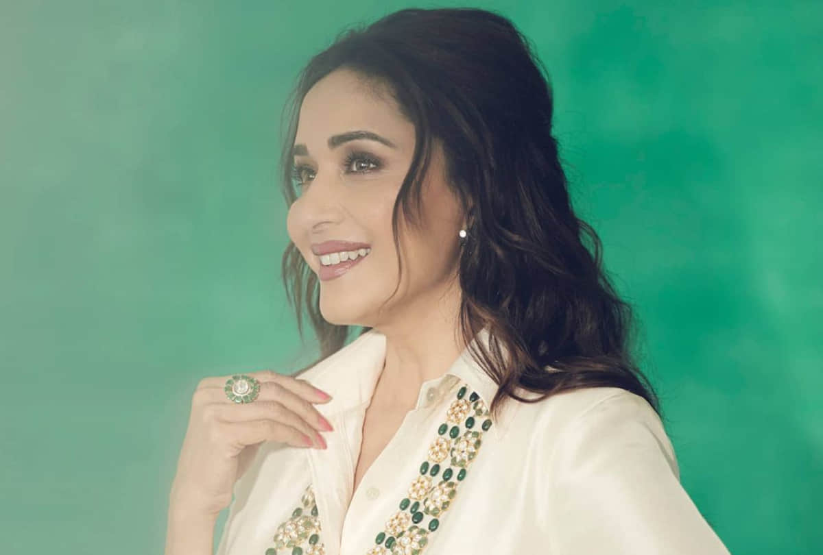 madhuri dixit go green in her latest photoshoot look like a diva