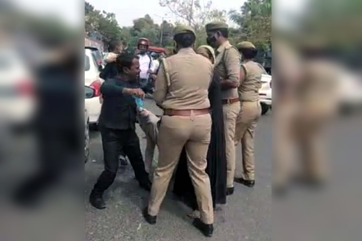 UP News: A victim family has ruckus near SSP office at Meerut and see photos