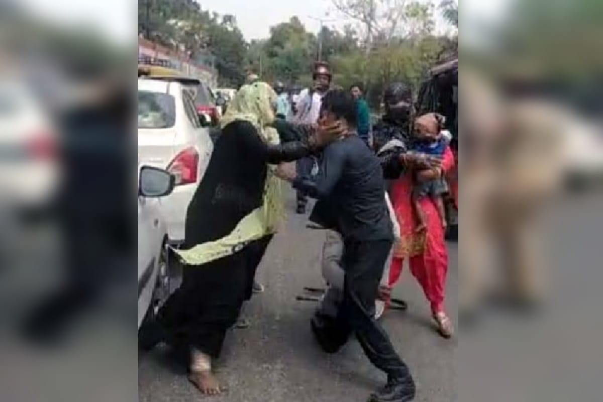 UP News: A victim family has ruckus near SSP office at Meerut and see photos