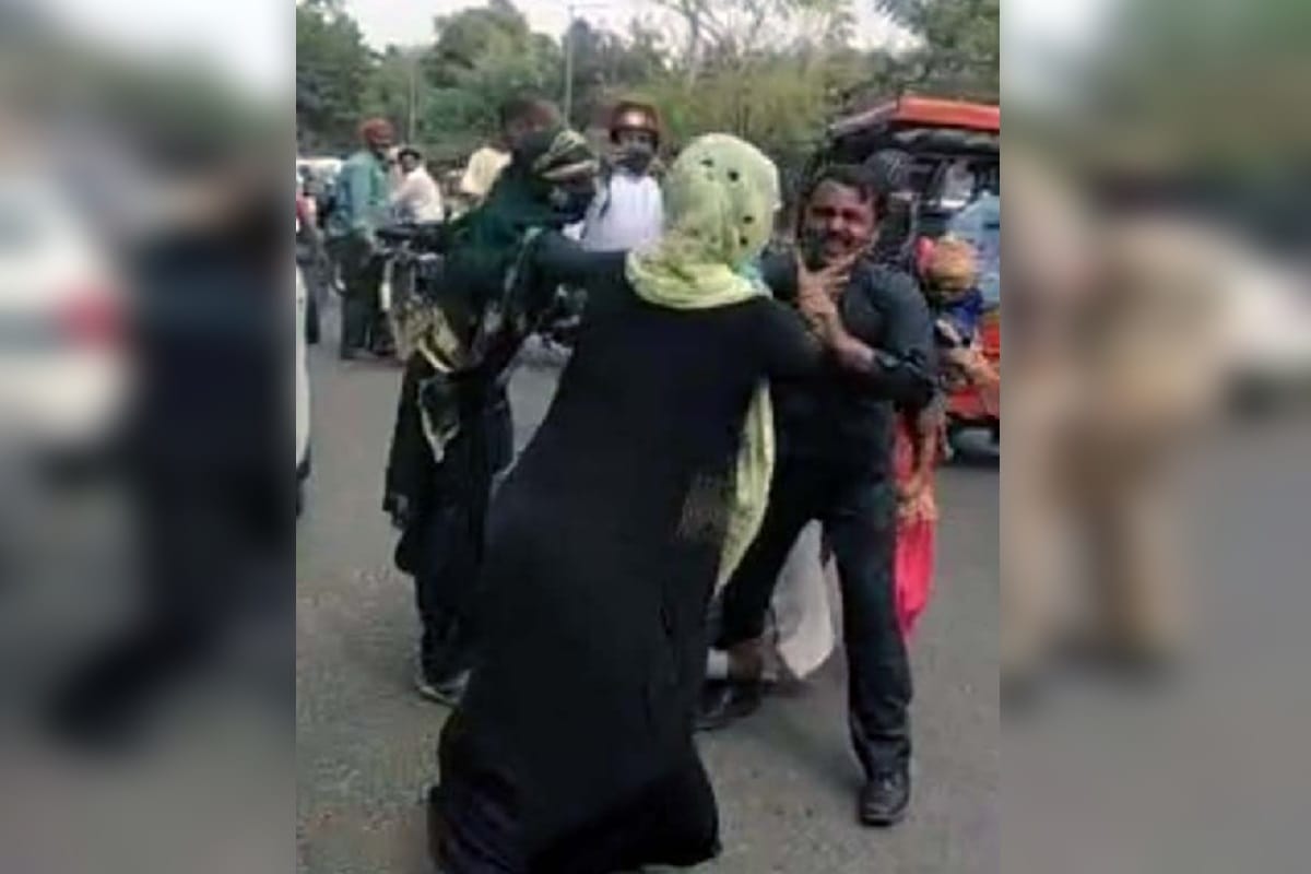 UP News: A victim family has ruckus near SSP office at Meerut and see photos