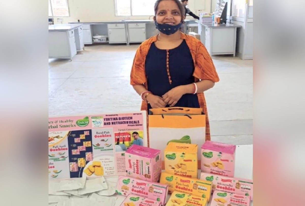 Mona singh of Palampur himachal starts startup to explore junk food option