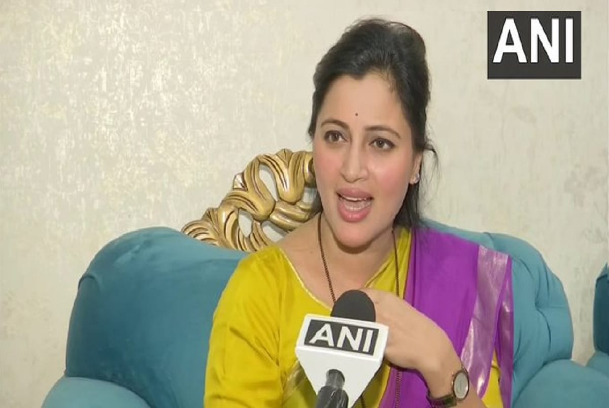 MP Navneet, who raised the issue of Waze case in Parliament said I will file a complaint against Arvind Sawant