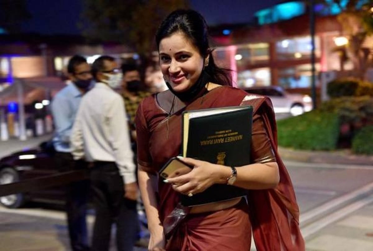 Amravati independent mp navneet rana caste certificate rejected by bombay high court