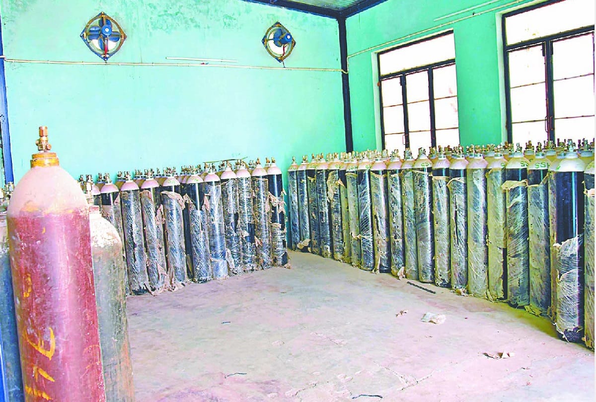 Jammu and Kashmir: Oxygen crisis for patients in homes, cylinders unable to refill