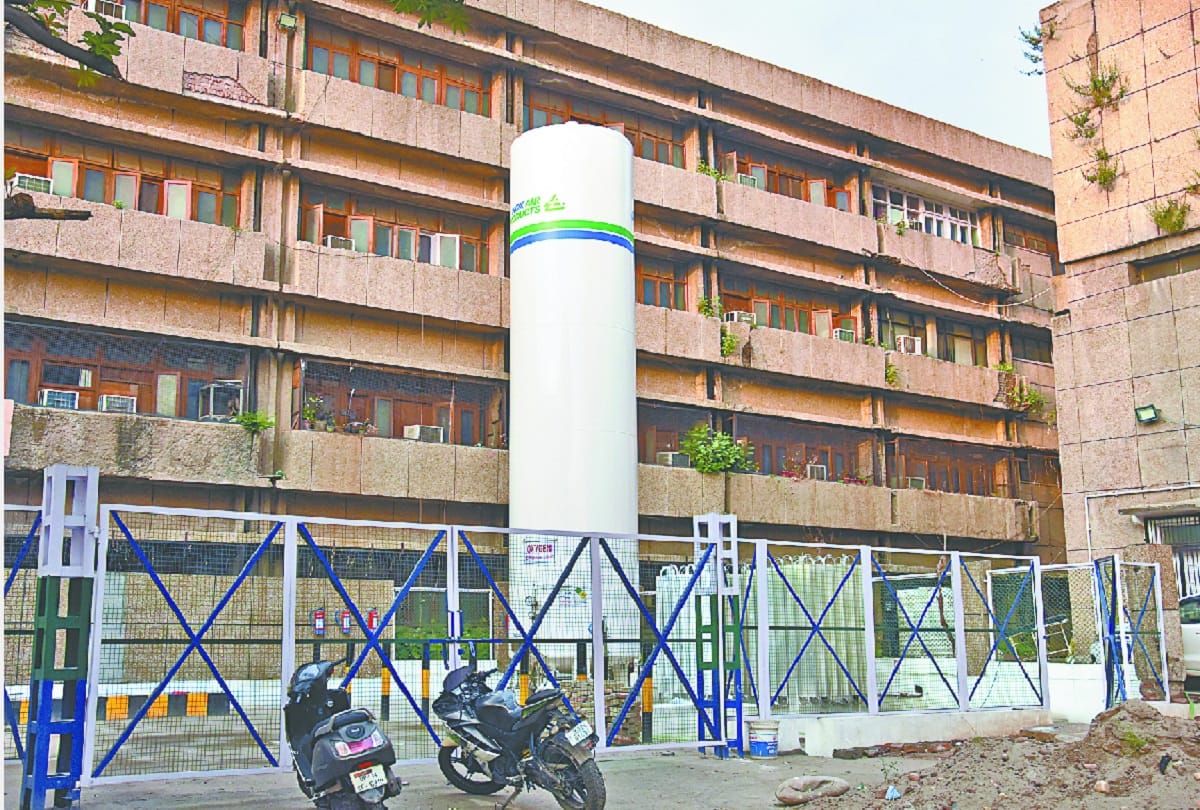 Jammu and Kashmir: Oxygen crisis for patients in homes, cylinders unable to refill