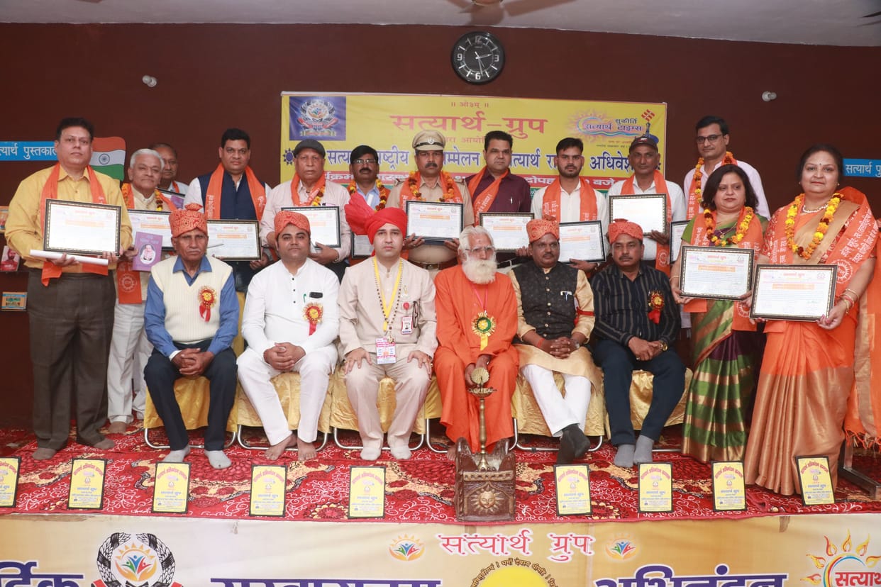 Social worker honored with Golden Satyarth Award