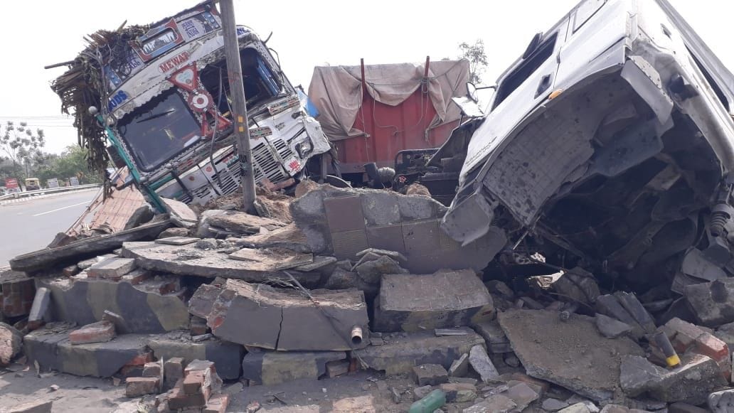 Truck driver carrying vegetable collided with cement-laden trolley, death of trolley driver