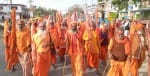 सीतापुर के मिश्रिख में पंचकोसी परिक्रमा करते साधु-संत।  (संवाद)