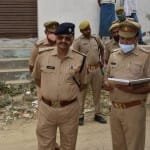 घटना स्थल का जायजा लेते एसपी डॉ.ओमप्रकाश सिंह ।