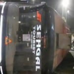 तालकटोरा चौक के पास पलटी बस