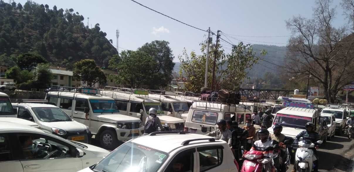 People are upset due to the jam on Pindari Road