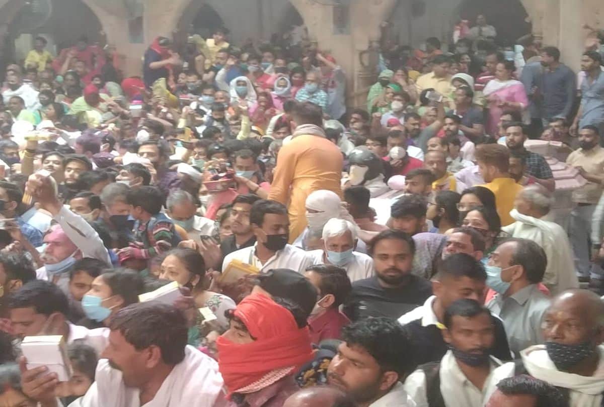 Holi Celebrations Starts In Banke Bihari Temple Vrindavan Mathura Up News