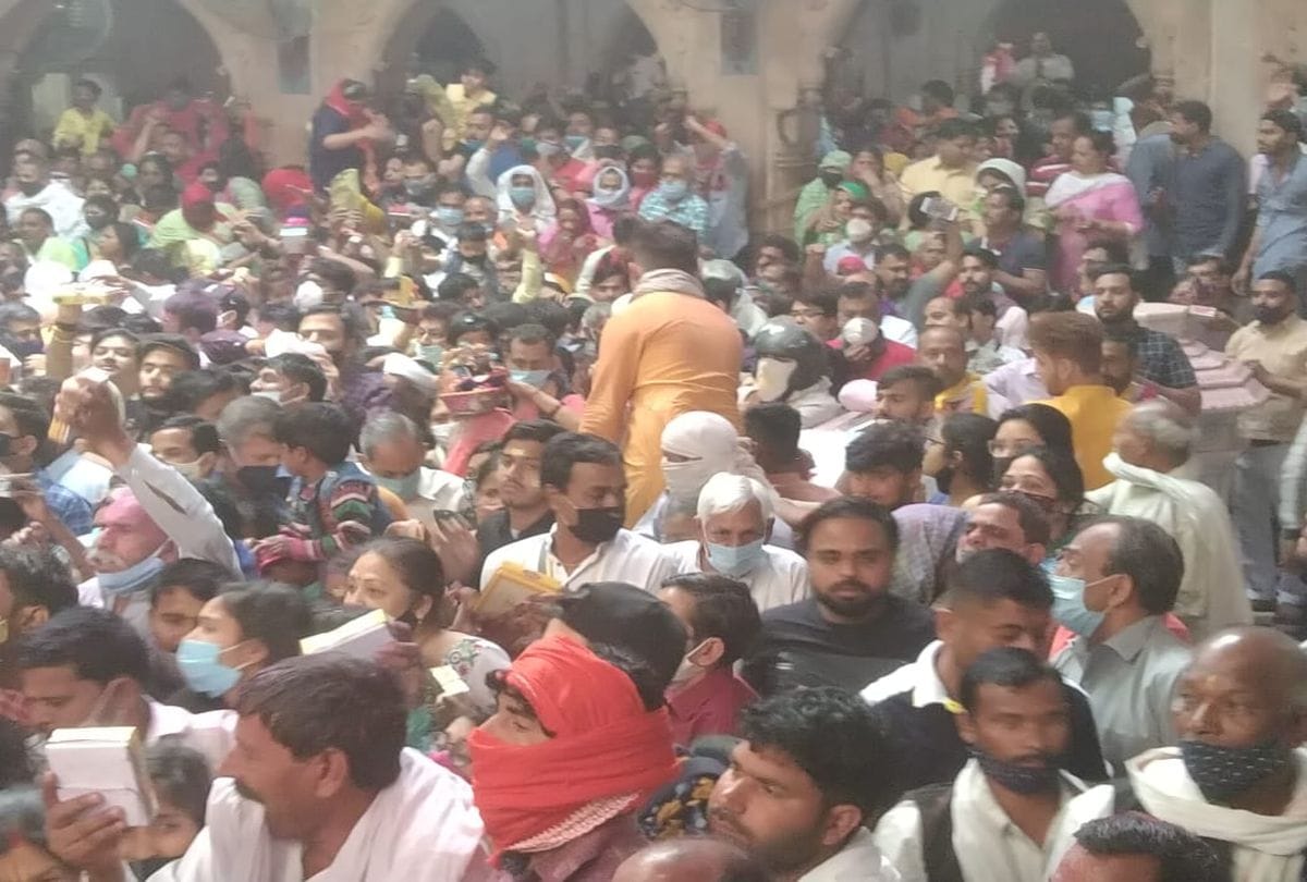 Holi Celebrations Starts In Banke Bihari Temple Vrindavan Mathura Up News