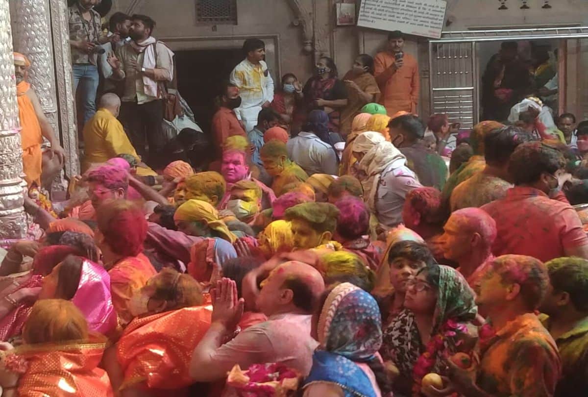 Holi Celebrations Starts In Banke Bihari Temple Vrindavan Mathura Up News