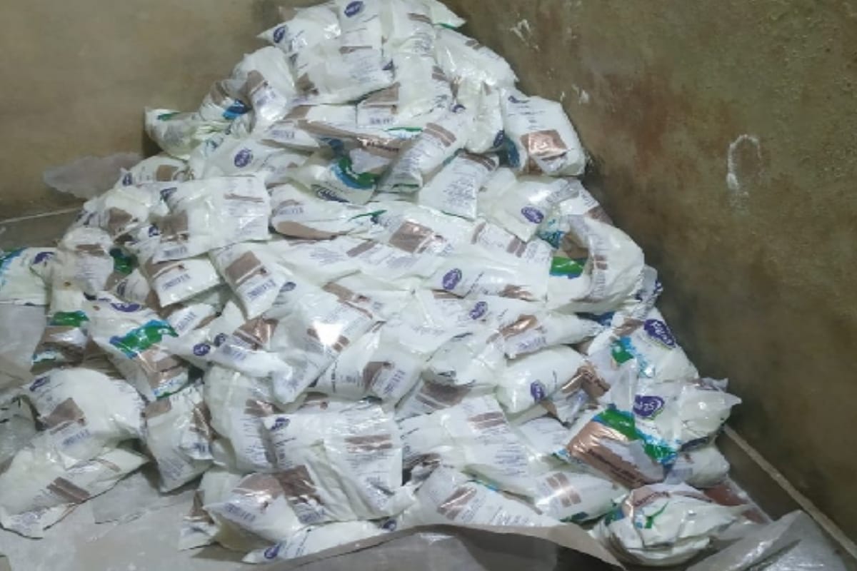Bijnor: fake milk powder factory caught, empty brand empty packets and powder recovered