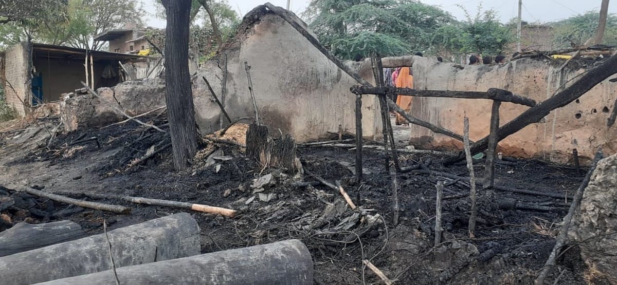 Innocent child burnt alive in fire of hut and three animals also died in jaunpur