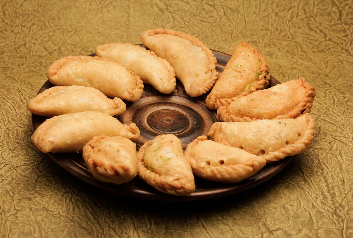 holi 2024 Gujiya Recipe in hindi gujiya banane ki recipe bataiye