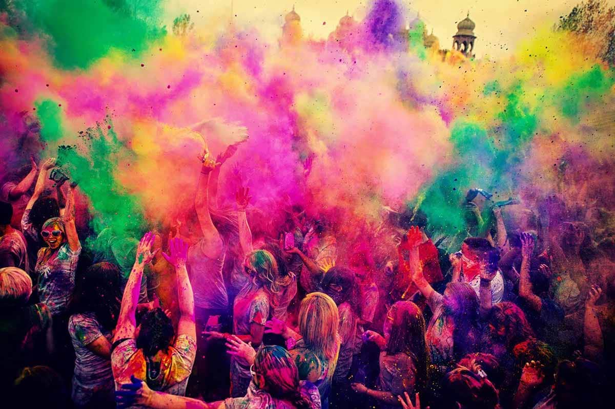 holi 2022 according to vastu celebrate holi with these colors