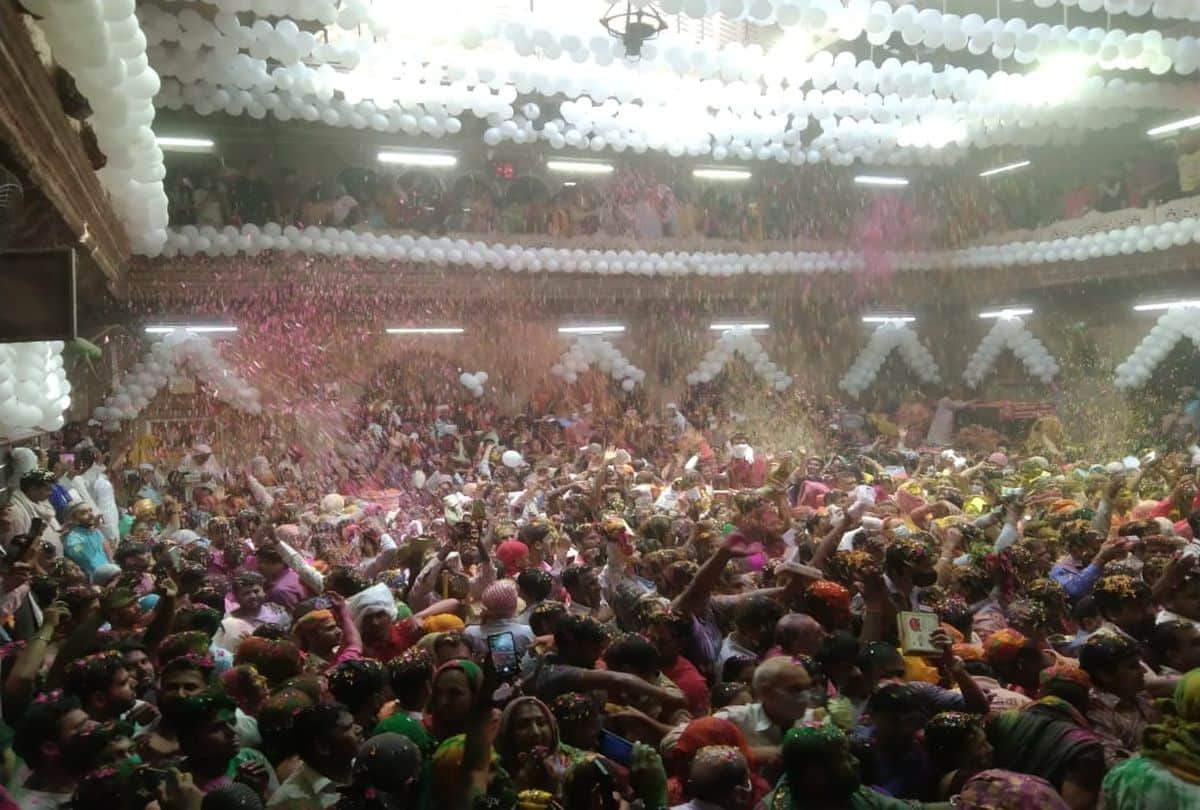 Huge Croud At Banke Bihari Mandir At Rangbhari Ekadashi 2021