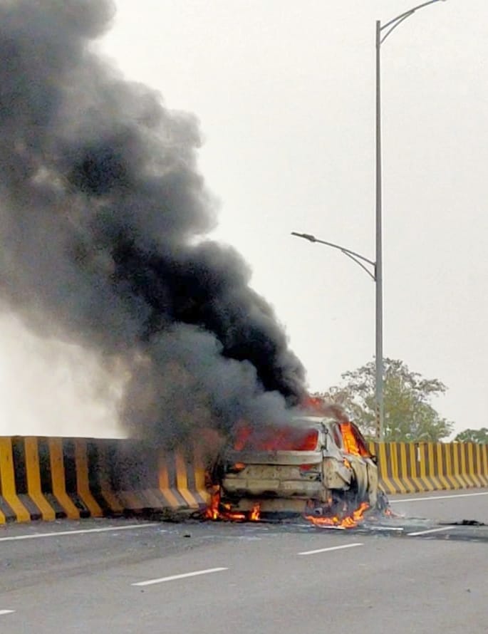 Carpet exporter's BMW car caught fire