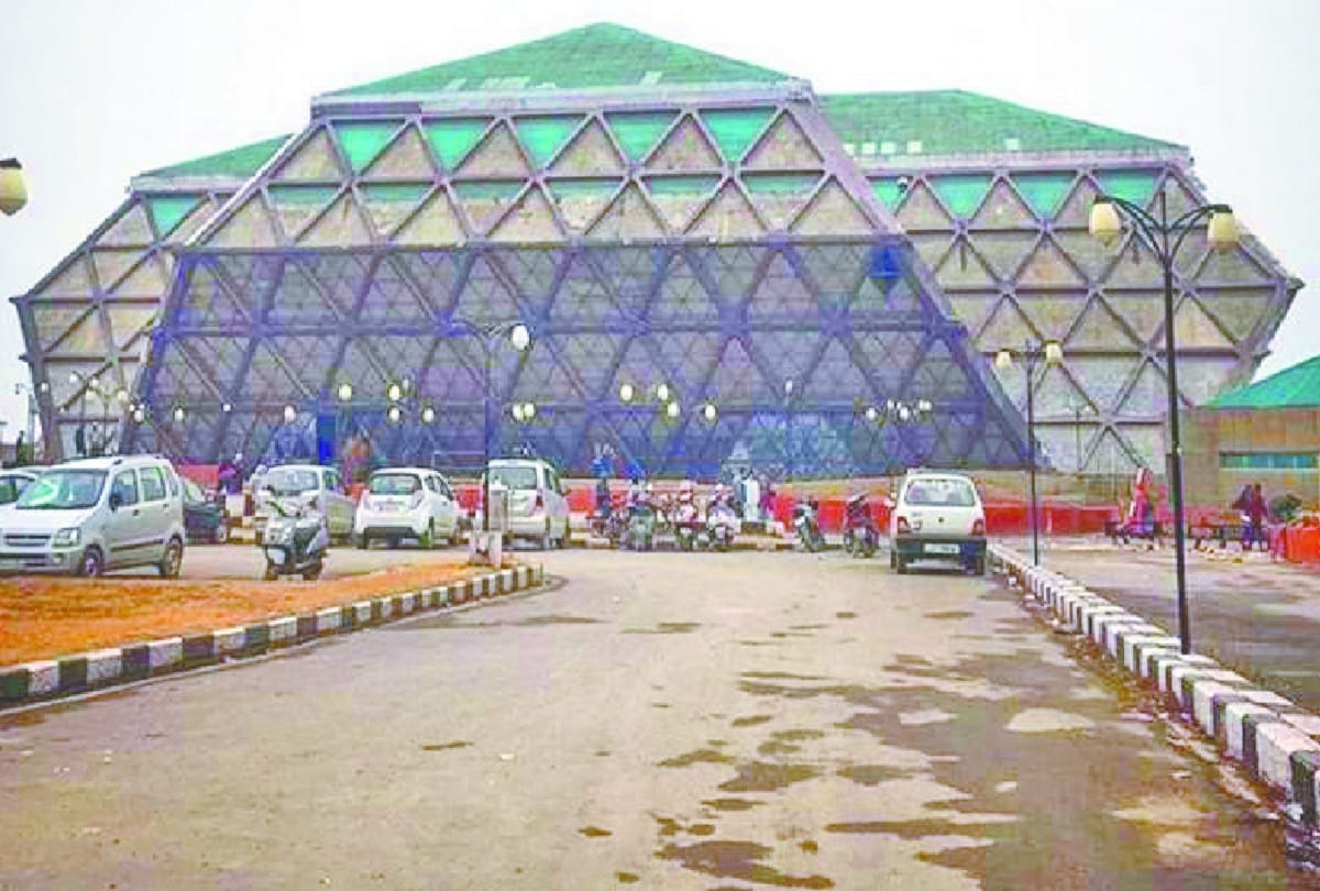 indoor stadiums 22 were to be built in Jammu  Kashmir only 15 were built in five years