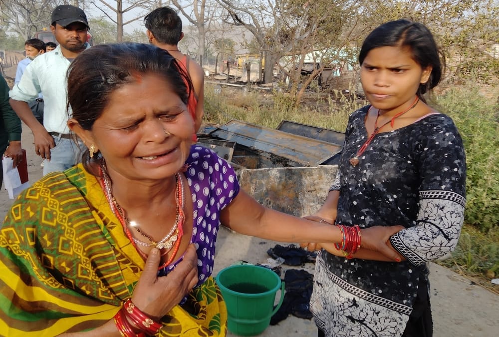 Haridwar Fire in Hut News: People Struggle For Save their Huts Photos