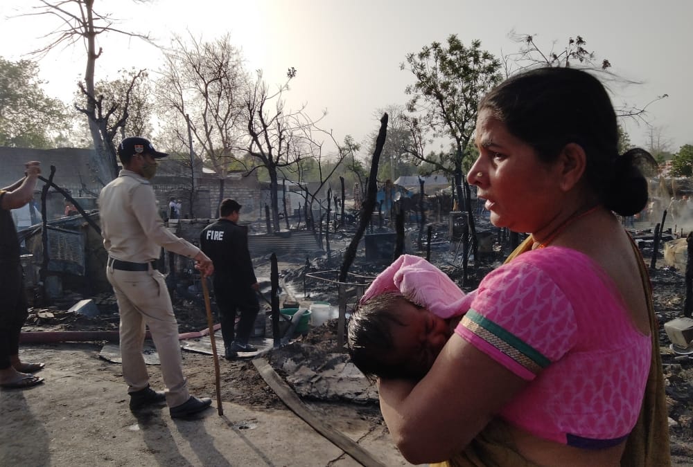 Haridwar Fire in Hut News: People Struggle For Save their Huts Photos