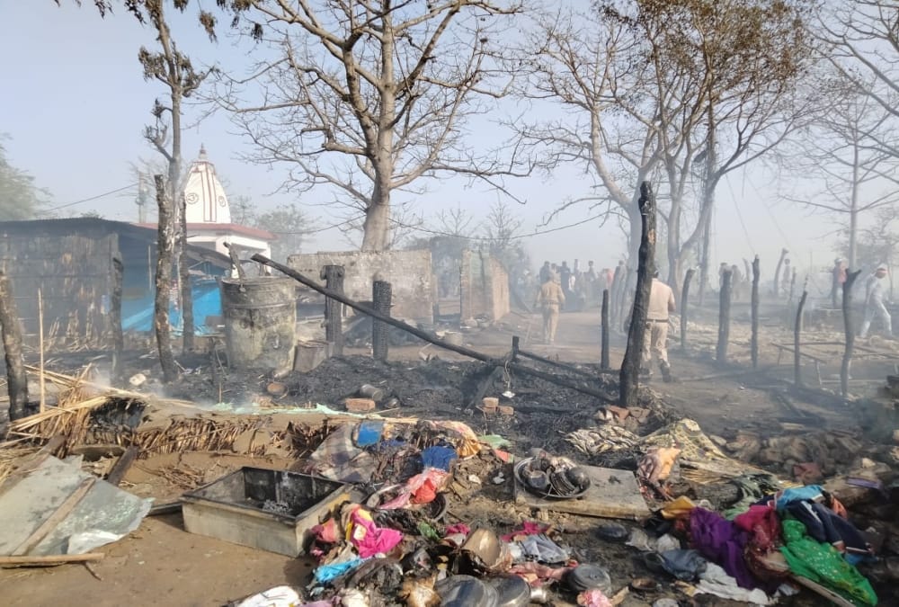 Haridwar Fire in Hut News: People Struggle For Save their Huts Photos