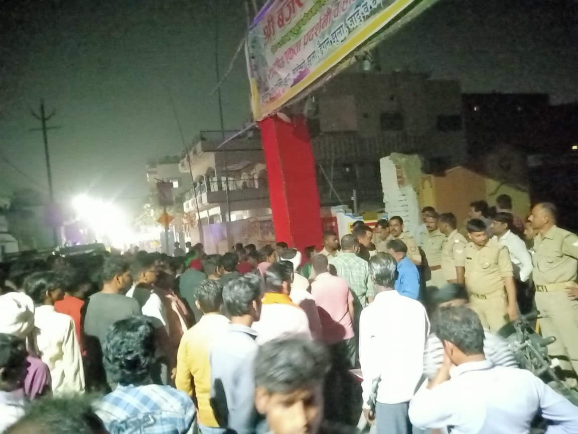 Child died from the swing in exhibition Varanasi police took an hour to reach