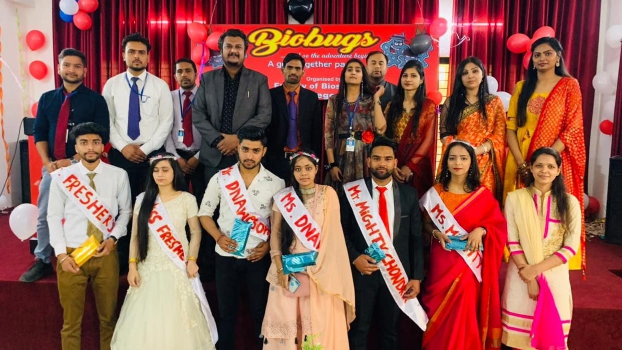 Abhishek Mr, Ariba became Miss Fresher in Shri Ram College