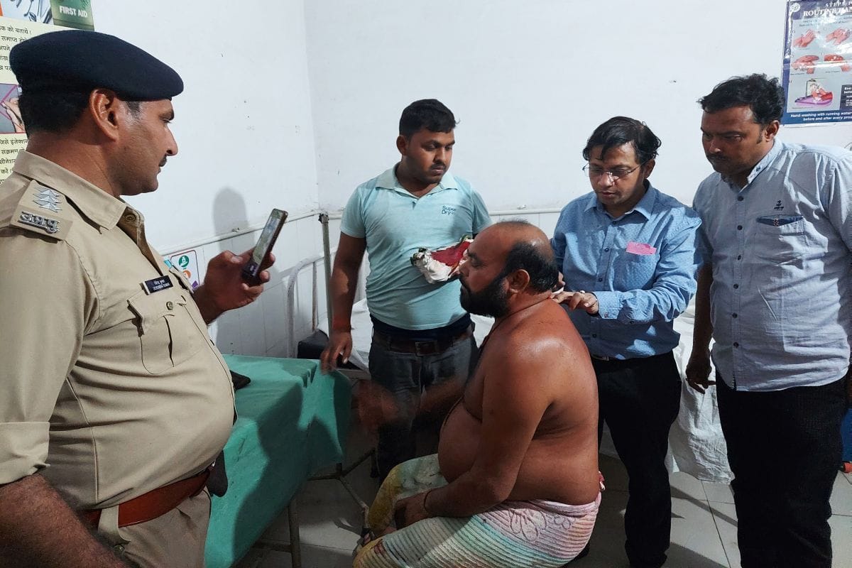 attack on sant,Tundla news,Bajrang  Dal,sant stabbing,sadhu sant news,hanuman akhada