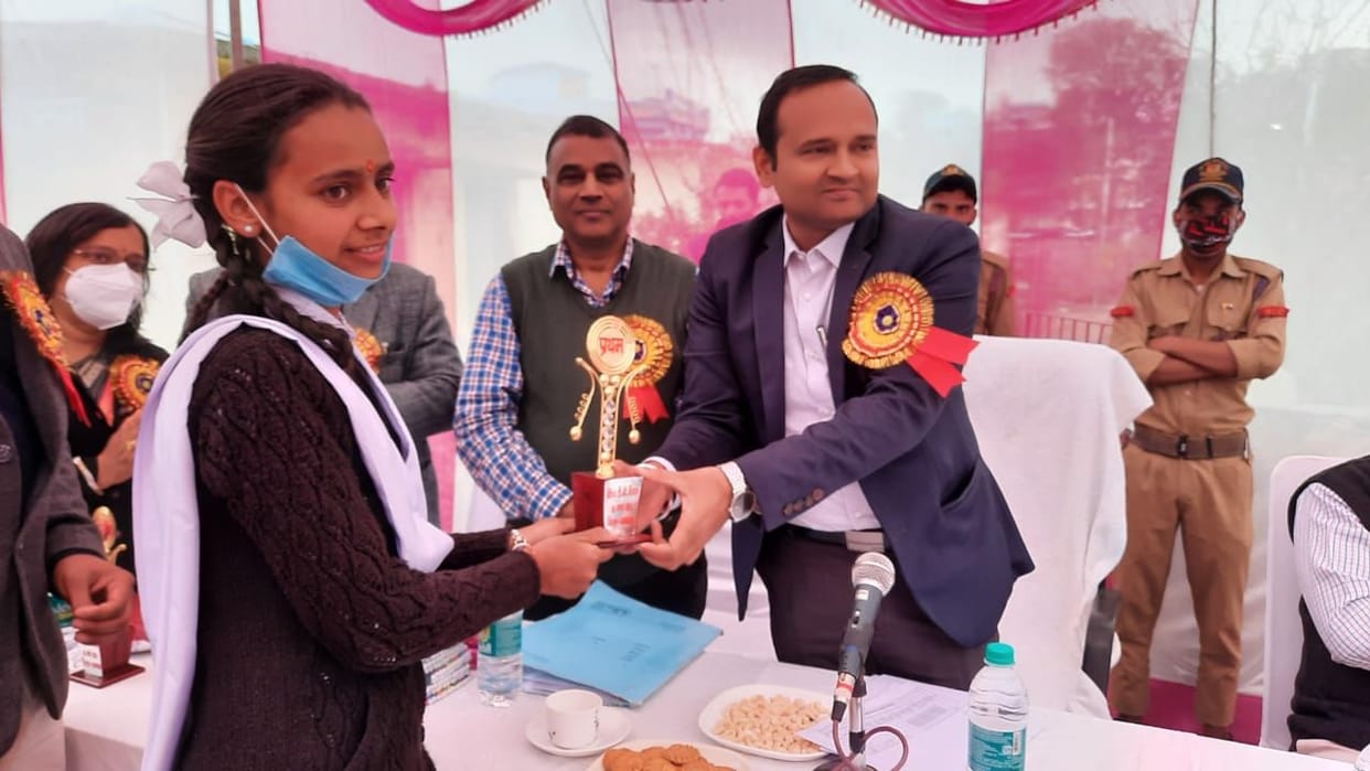 Chandrakala topper in painting